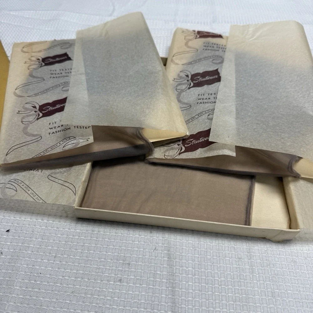 3 Pairs Vtg 50s Strutwear 202 Med Dove Gray‎ 8.5 Nylon Stockings Seams New 1 Box